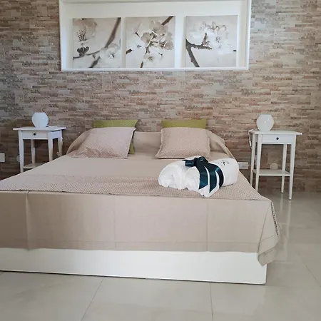 Affittacamere Domus Ulivi Luxury Nocellara 4*