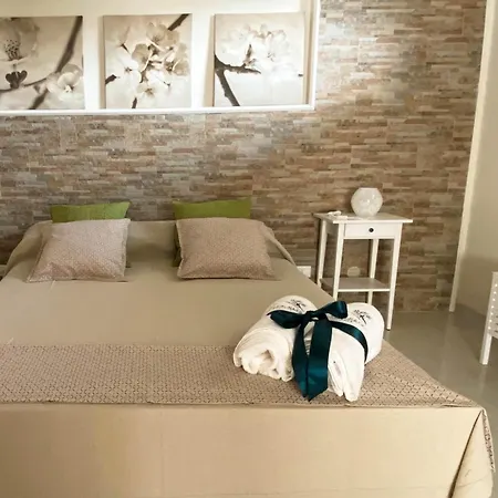 Affittacamere Domus Ulivi Luxury Nocellara 4*